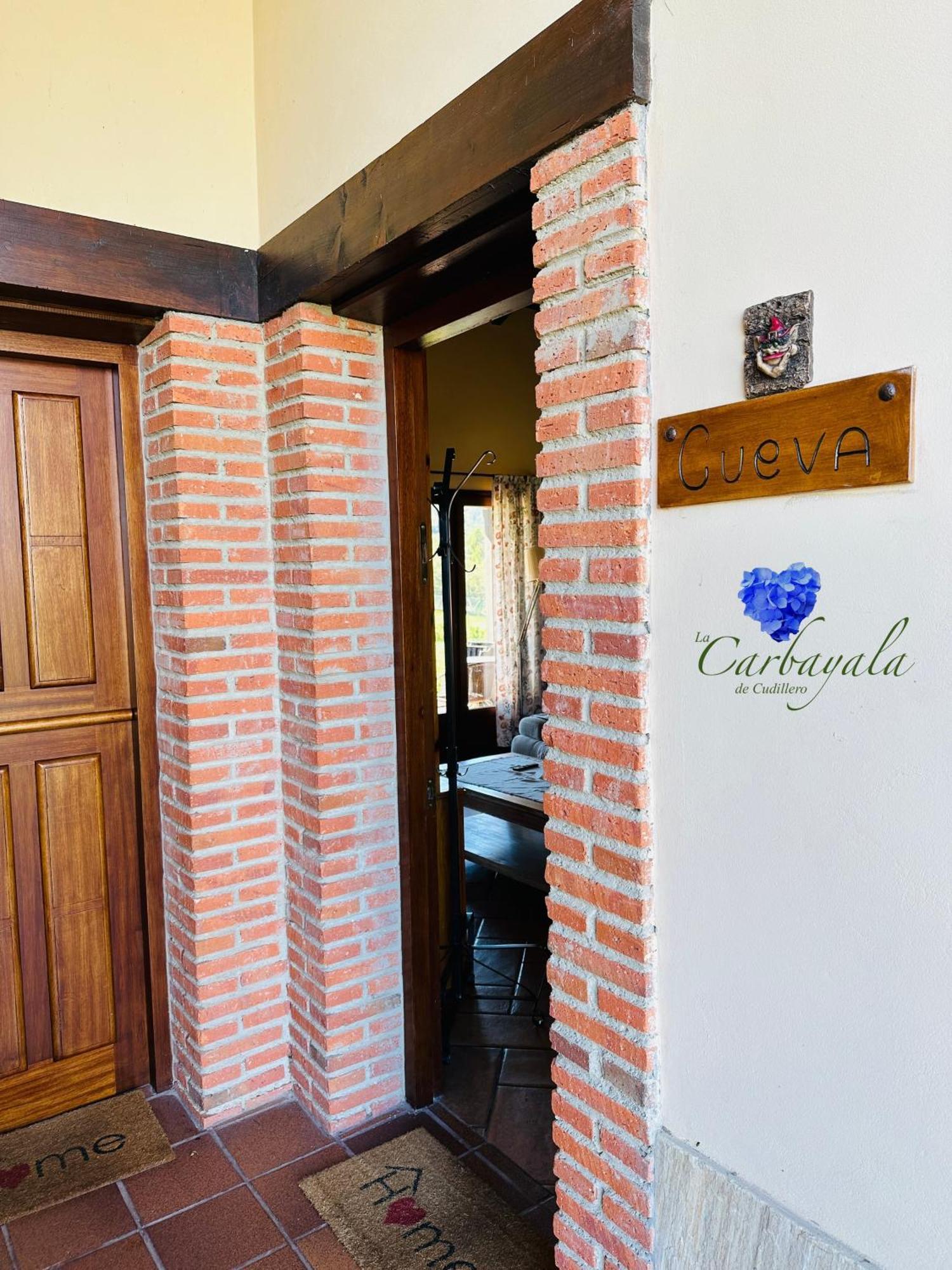 Apartamentos Rurales La Carbayala Oviñana エクステリア 写真
