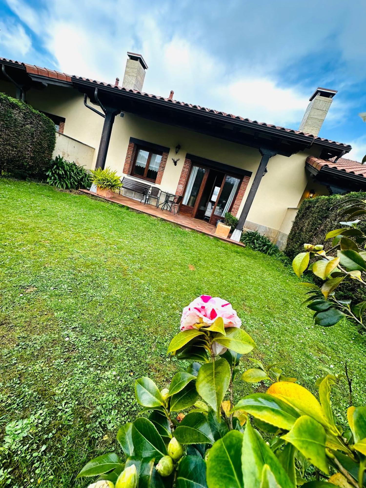 Apartamentos Rurales La Carbayala Oviñana エクステリア 写真